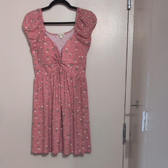 Derek Heart Dresses & Skirts - EUC Pink Floral Tie-Front Dress, size L